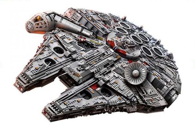 Ultimate Collector Series Millennium Falcon 2017 Fly By (LEGO)